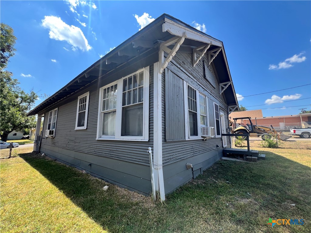 902 E Central Avenue Property Photo 10