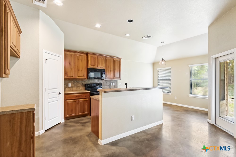 2015 Sungate Drive Property Photo 5