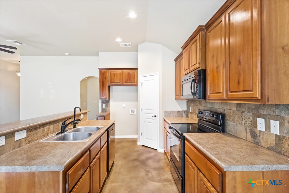 2015 Sungate Drive Property Photo 6