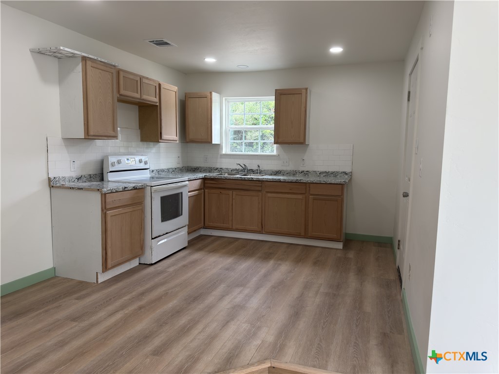 1702 E Heritage Avenue Property Photo 1