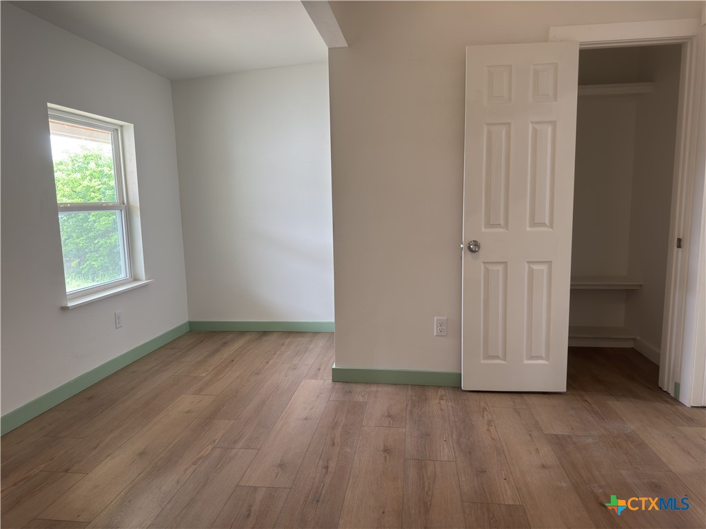 1702 E Heritage Avenue Property Photo 3