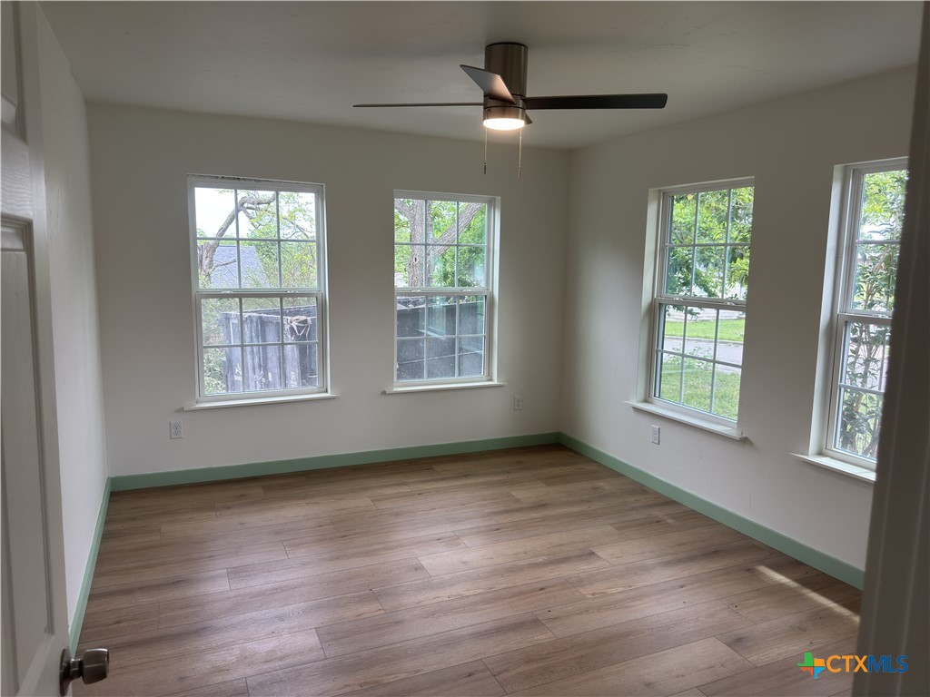 1702 E Heritage Avenue Property Photo 7