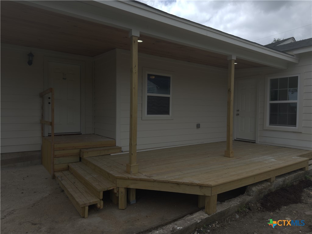1702 E Heritage Avenue Property Photo 8