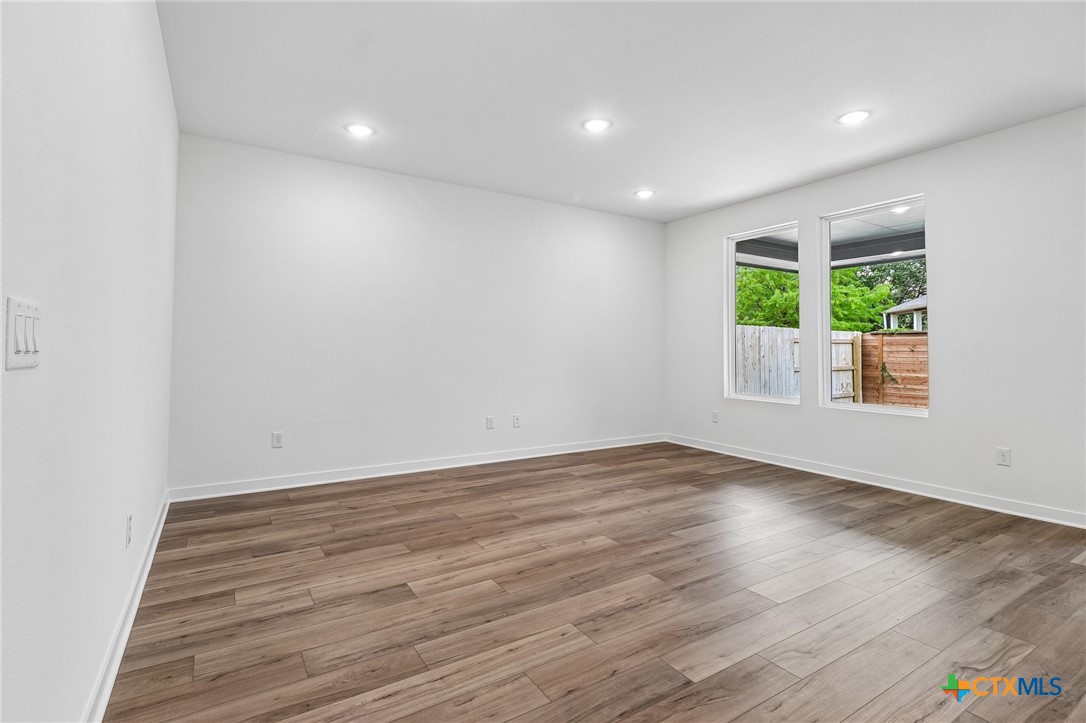 300 Romans Road Property Photo 5