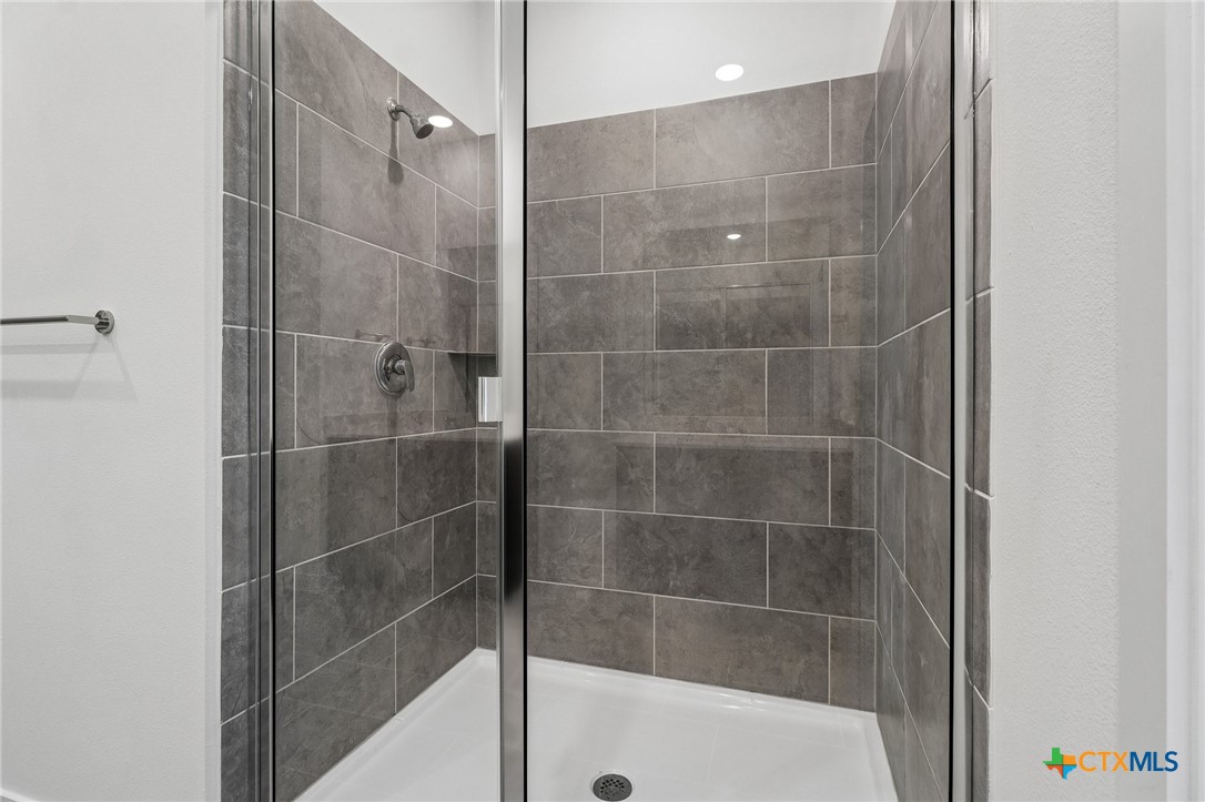 300 Romans Road Property Photo 17
