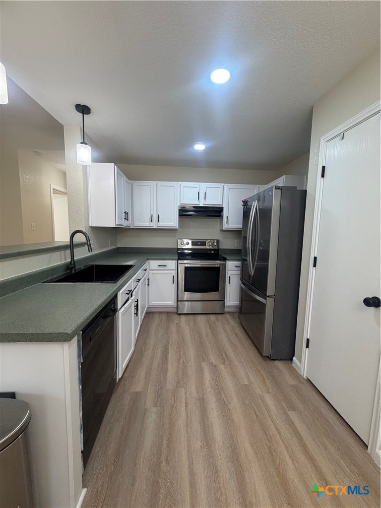 504 E Xavier Avenue Property Photo 2