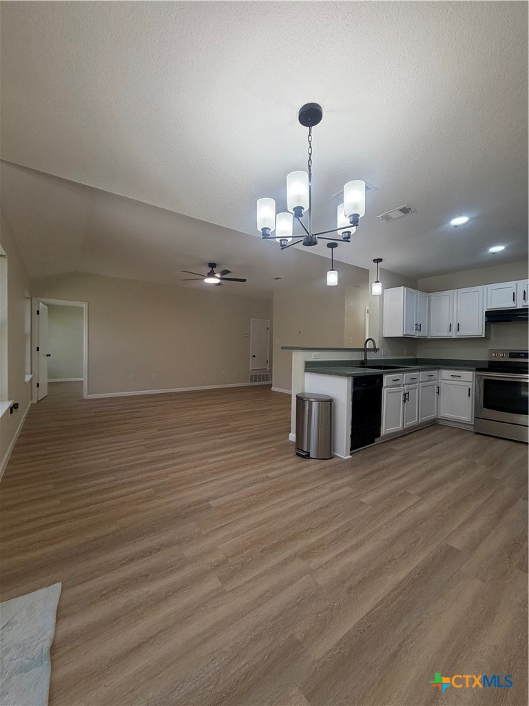 504 E Xavier Avenue Property Photo 3