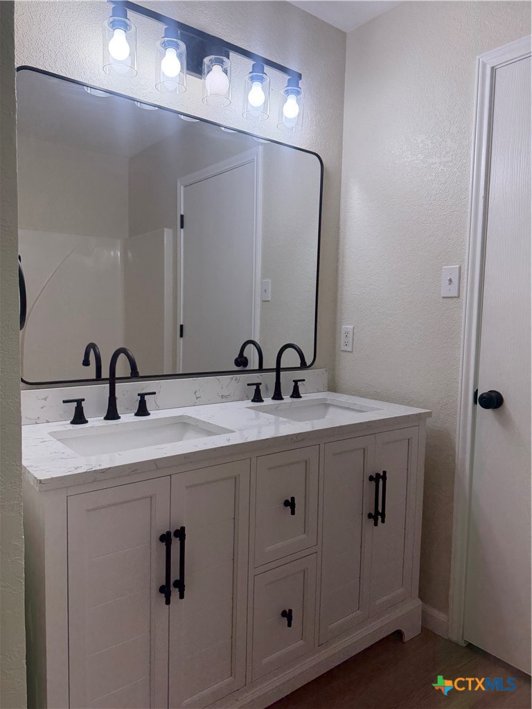 504 E Xavier Avenue Property Photo 10