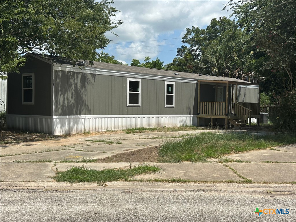 717 Blyth Road Property Photo 2