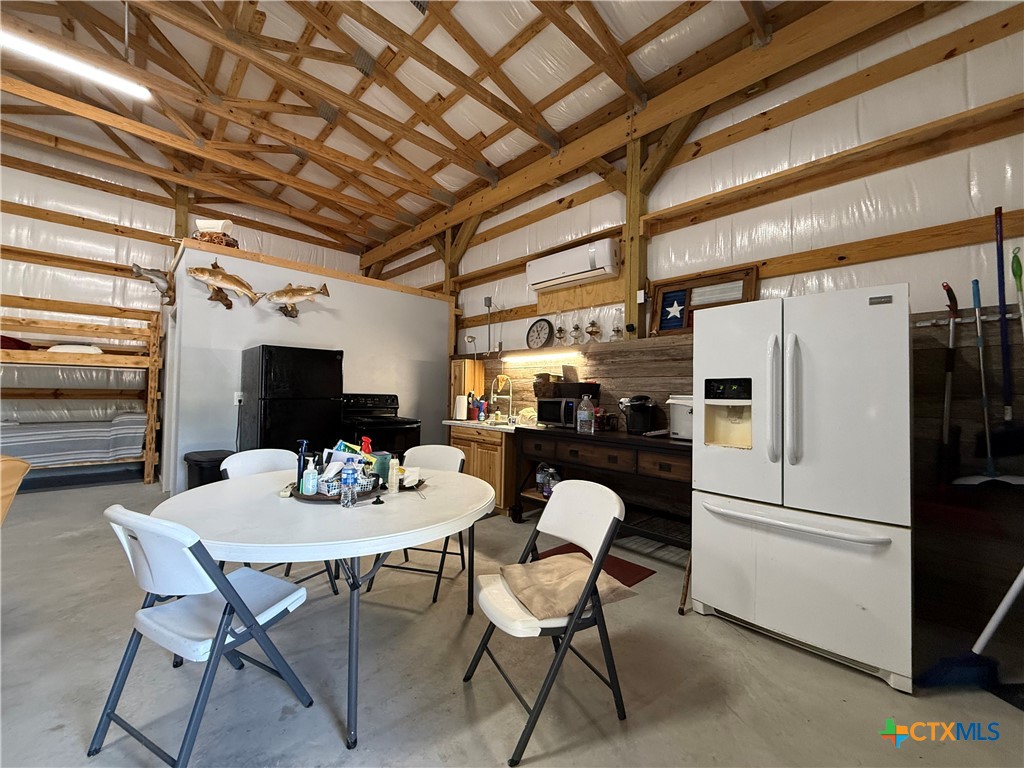 407 W Oakland Avenue Property Photo 12