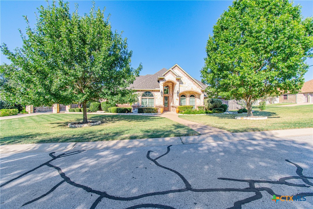 300 Eagle Landing Drive Property Photo 1