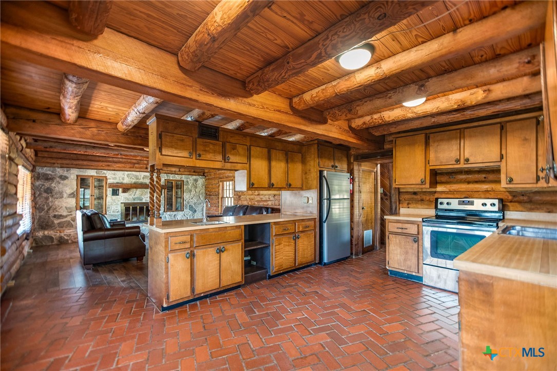 210 Winding Way Drive Property Photo 19