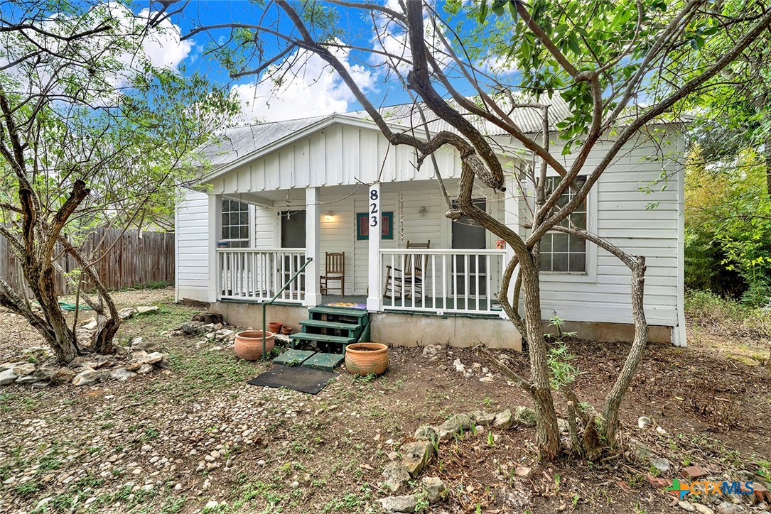 823 Midway Street Property Photo 2