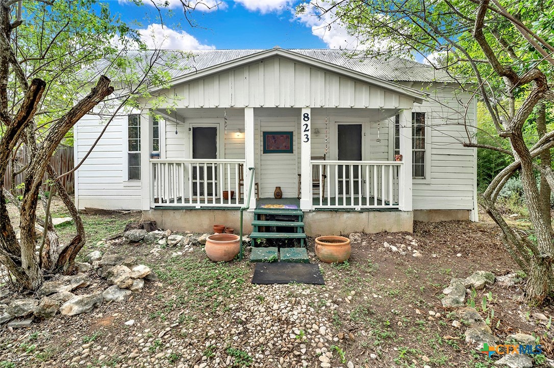 823 Midway Street Property Photo 3
