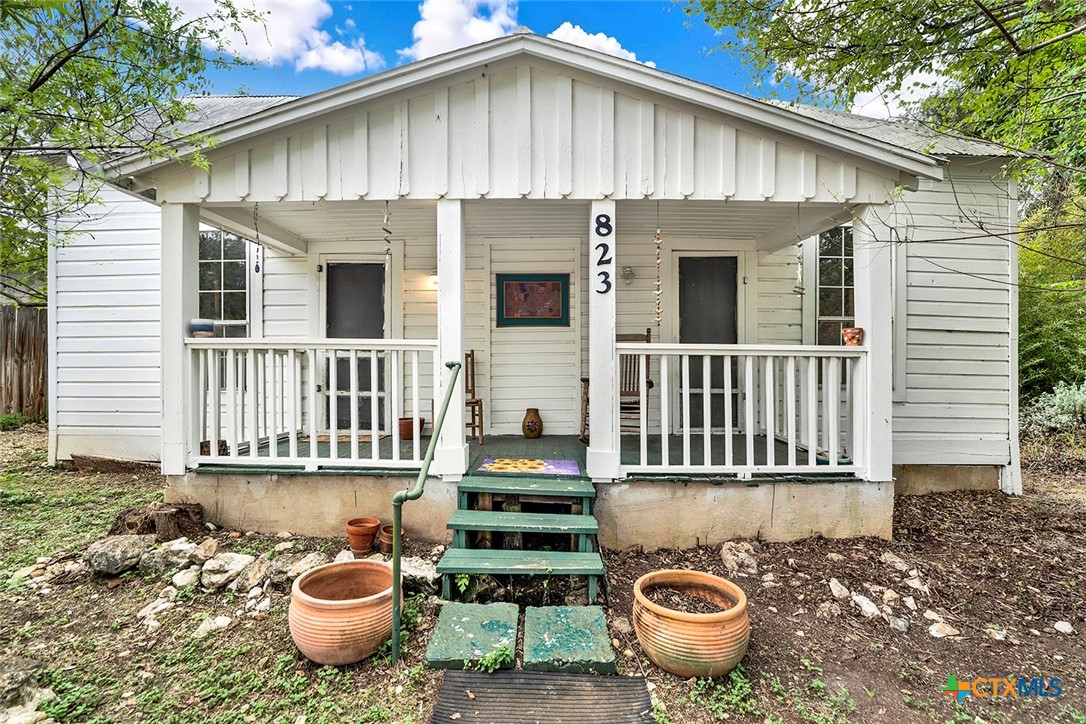 823 Midway Street Property Photo 4
