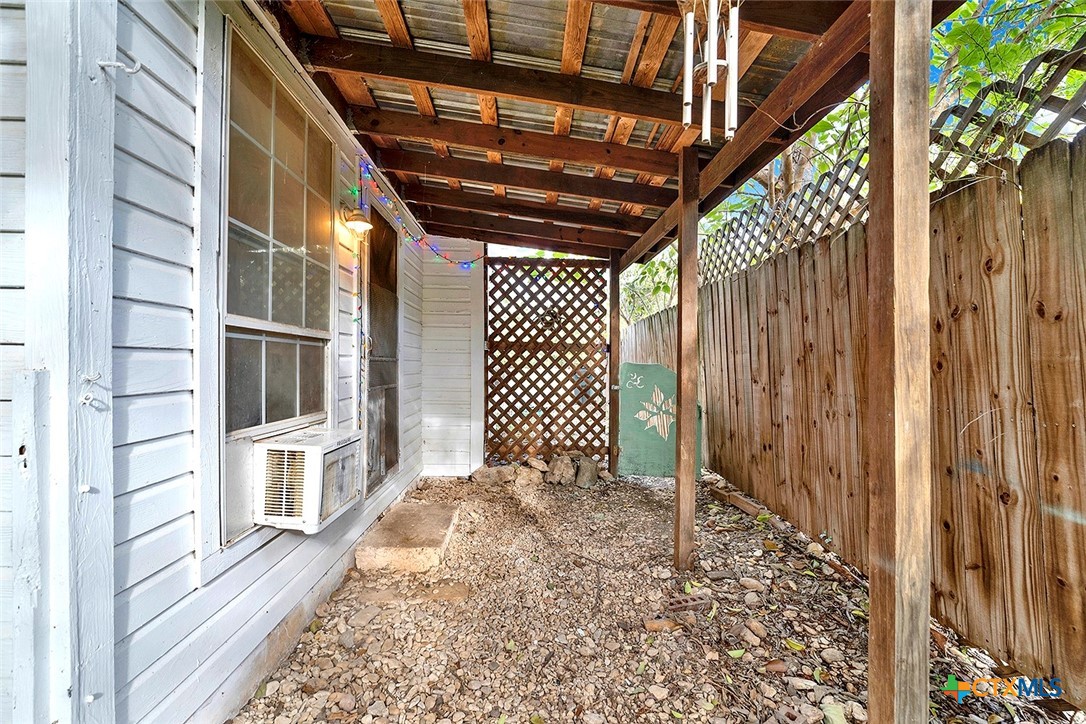 823 Midway Street Property Photo 6