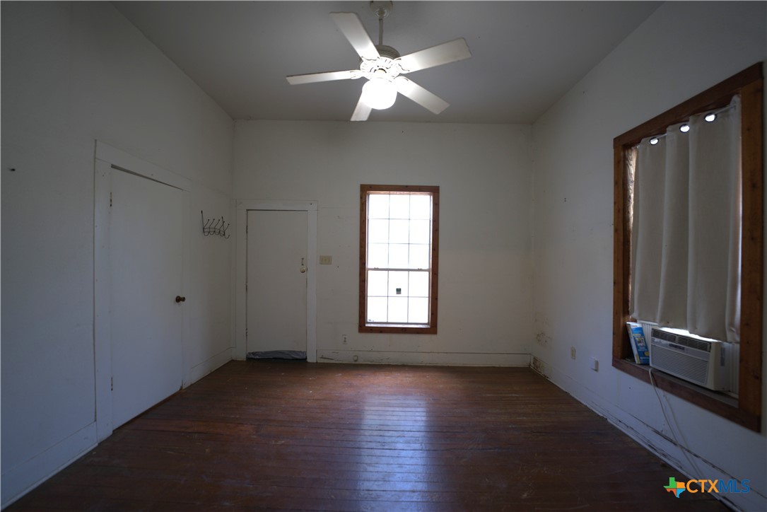 823 Midway Street Property Photo 8