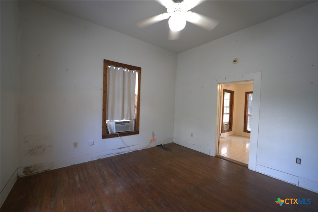 823 Midway Street Property Photo 9