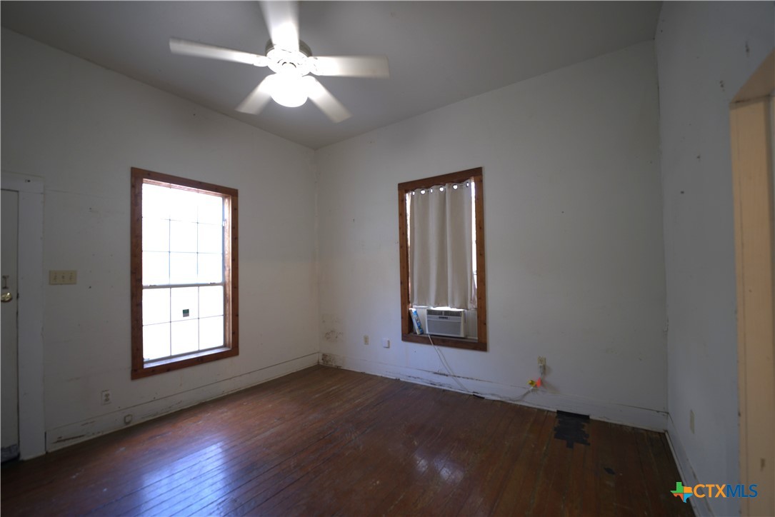 823 Midway Street Property Photo 10