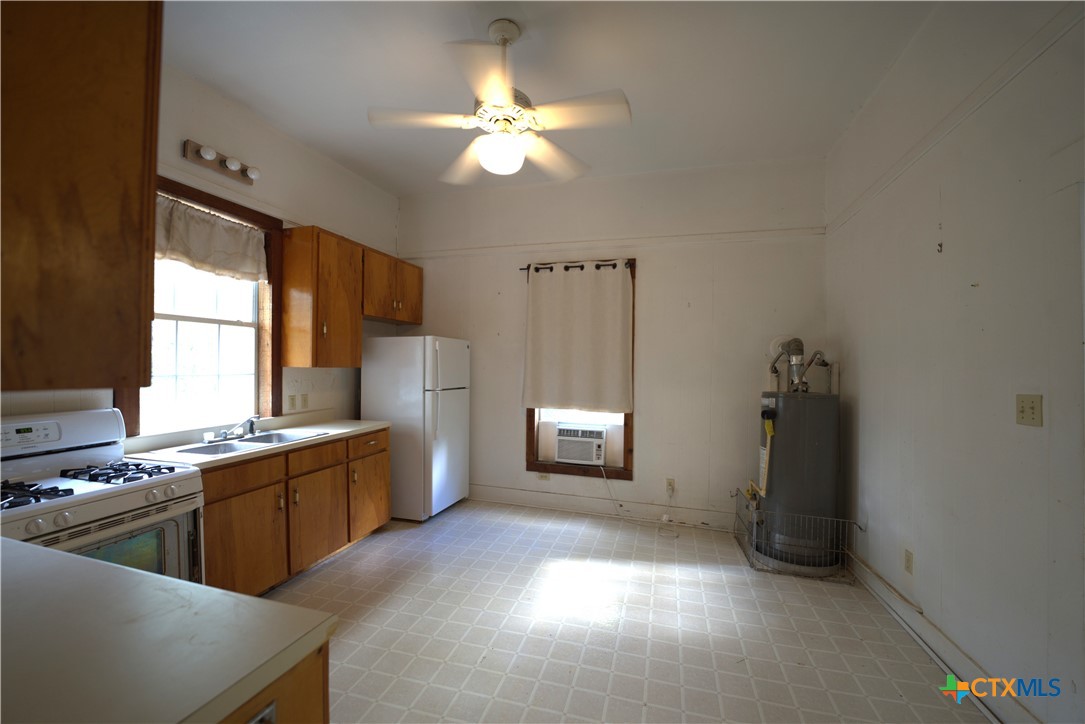823 Midway Street Property Photo 13