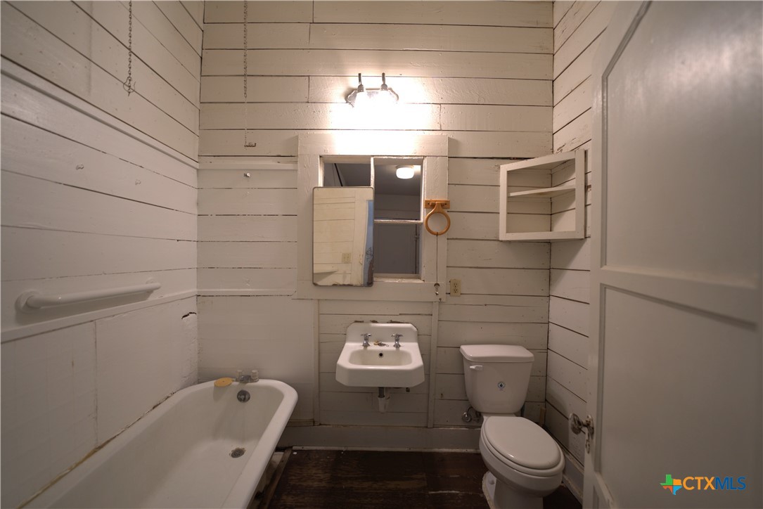 823 Midway Street Property Photo 18