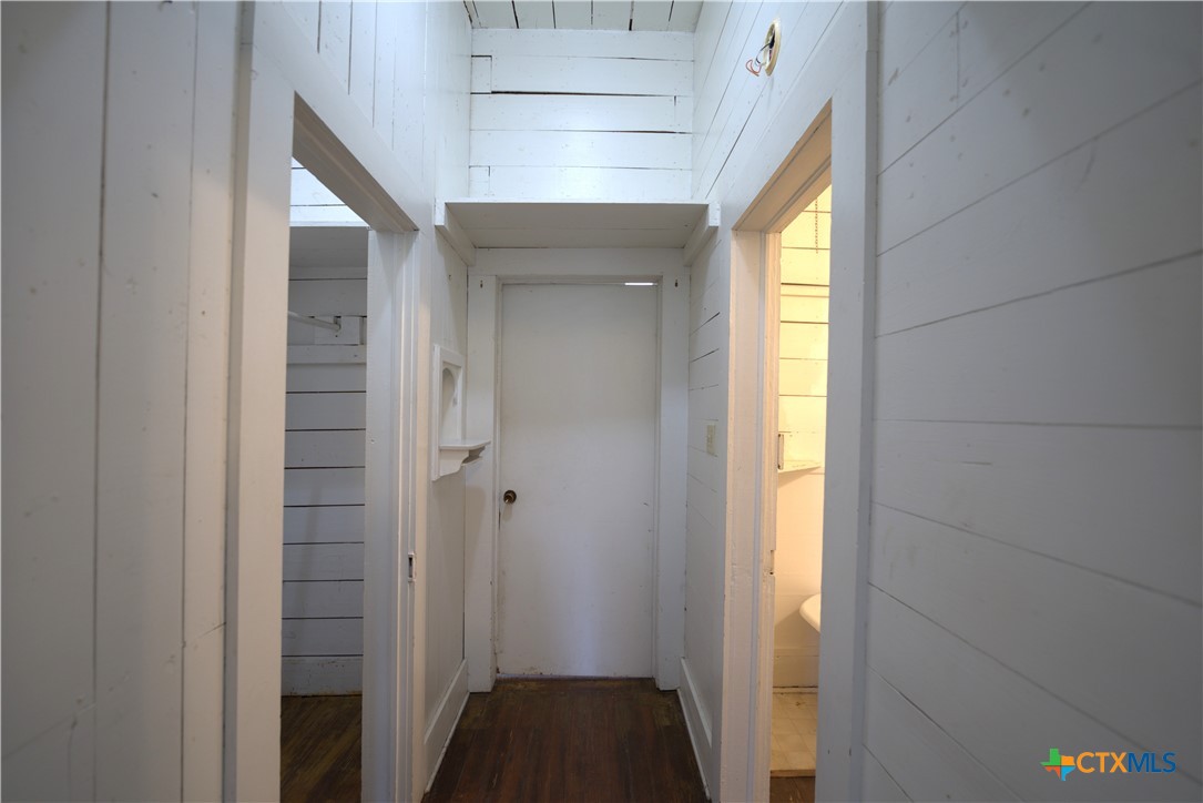 823 Midway Street Property Photo 19