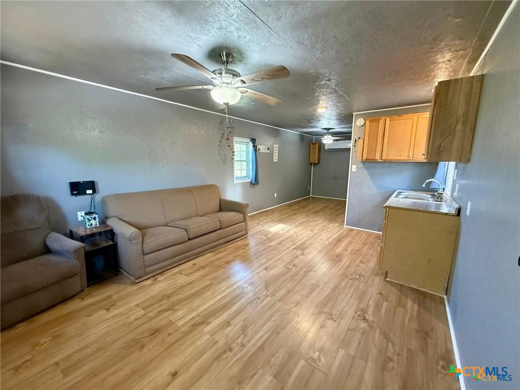1112 W Houston Avenue Property Photo 3