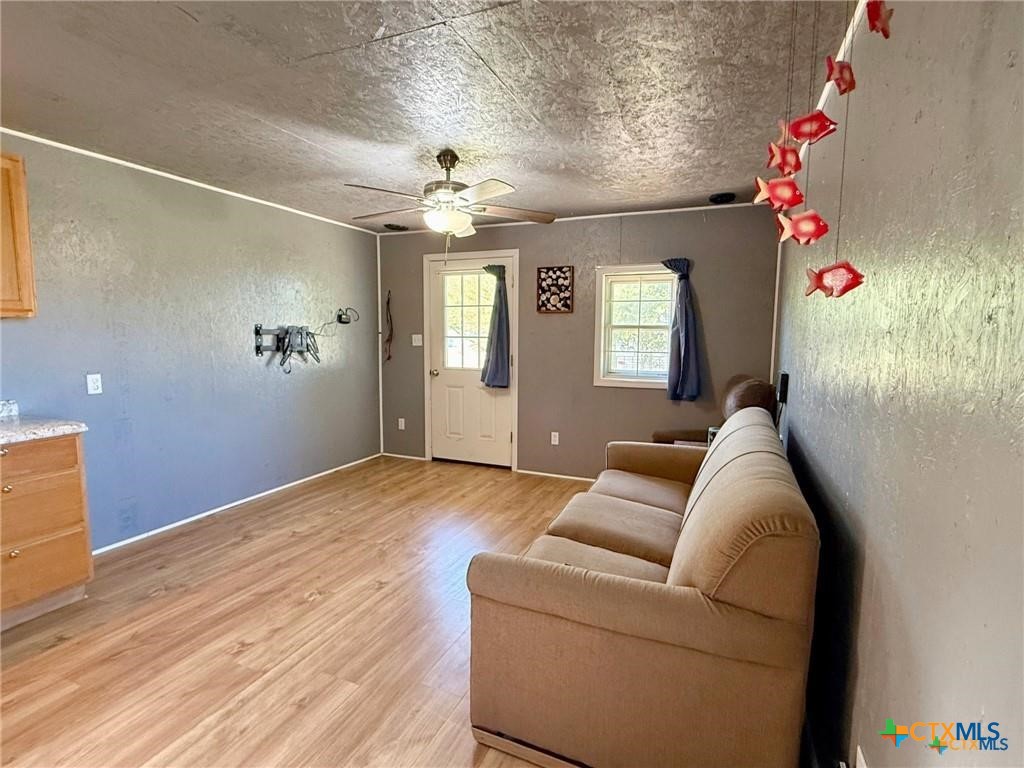 1112 W Houston Avenue Property Photo 4