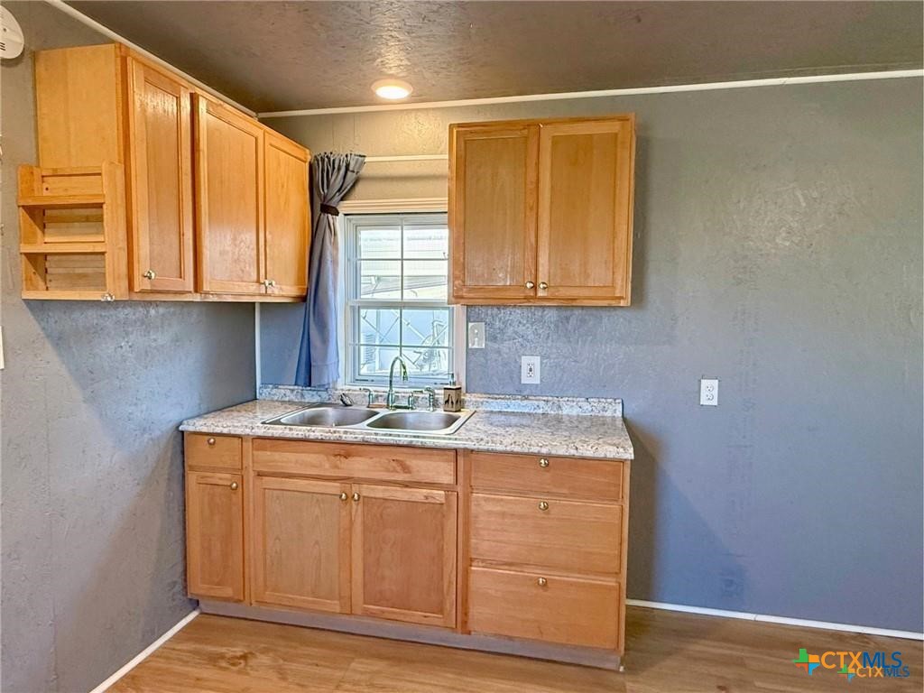 1112 W Houston Avenue Property Photo 5