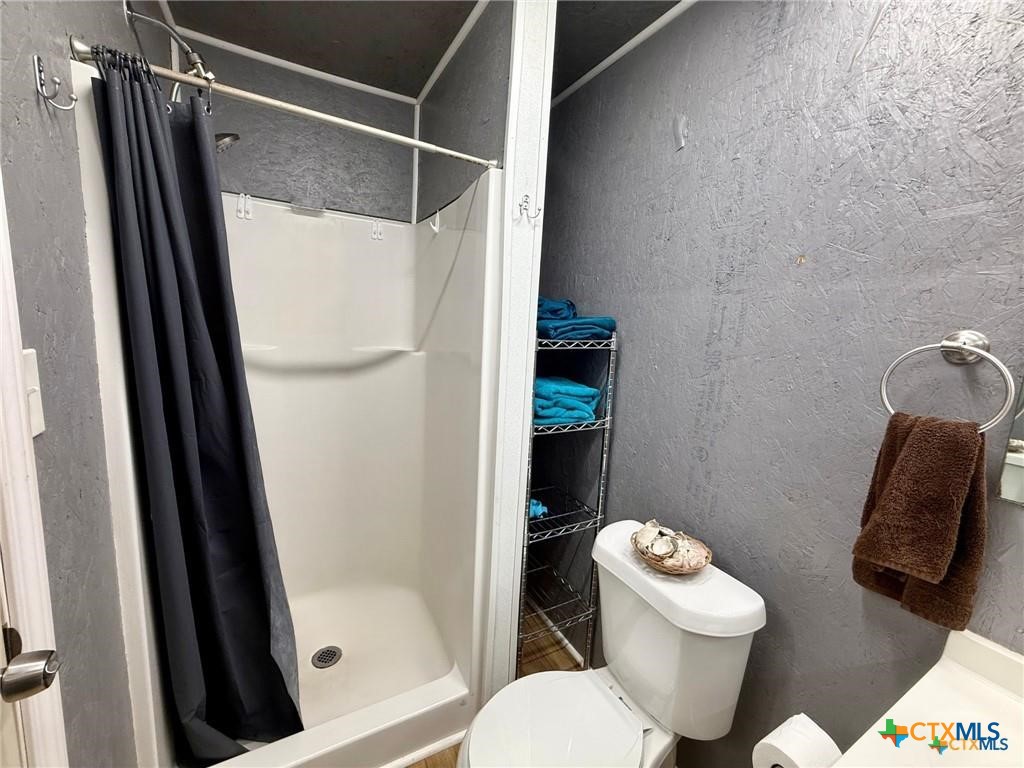 1112 W Houston Avenue Property Photo 8