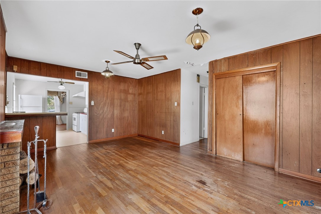 4703 Leslie Avenue Property Photo 6