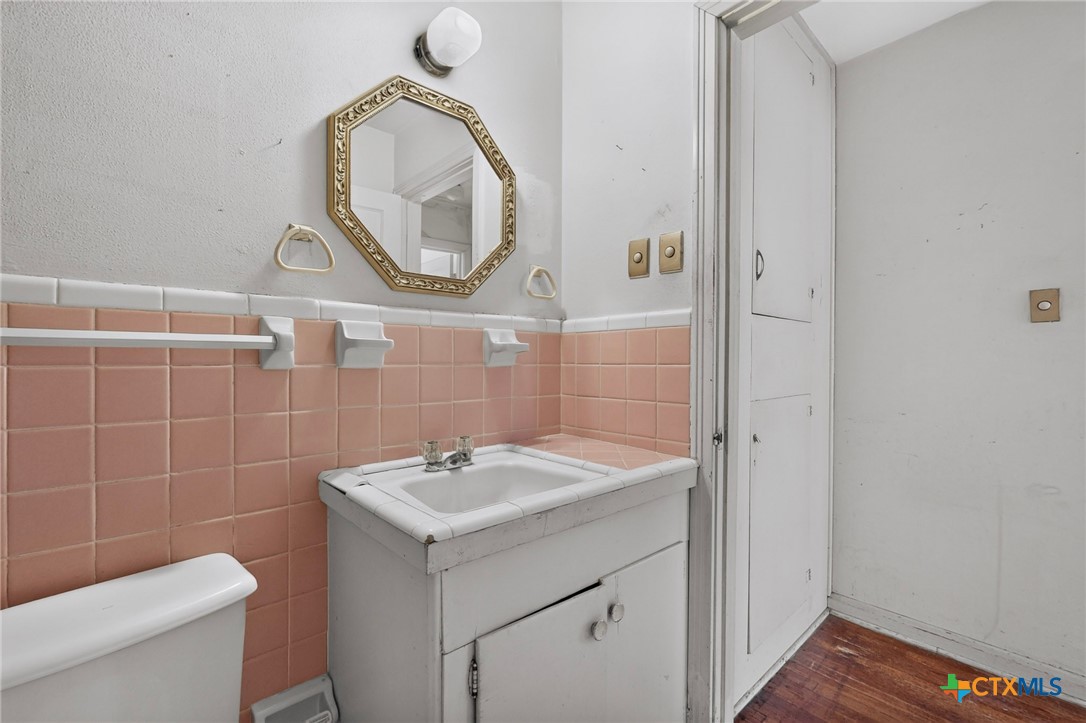 4703 Leslie Avenue Property Photo 17