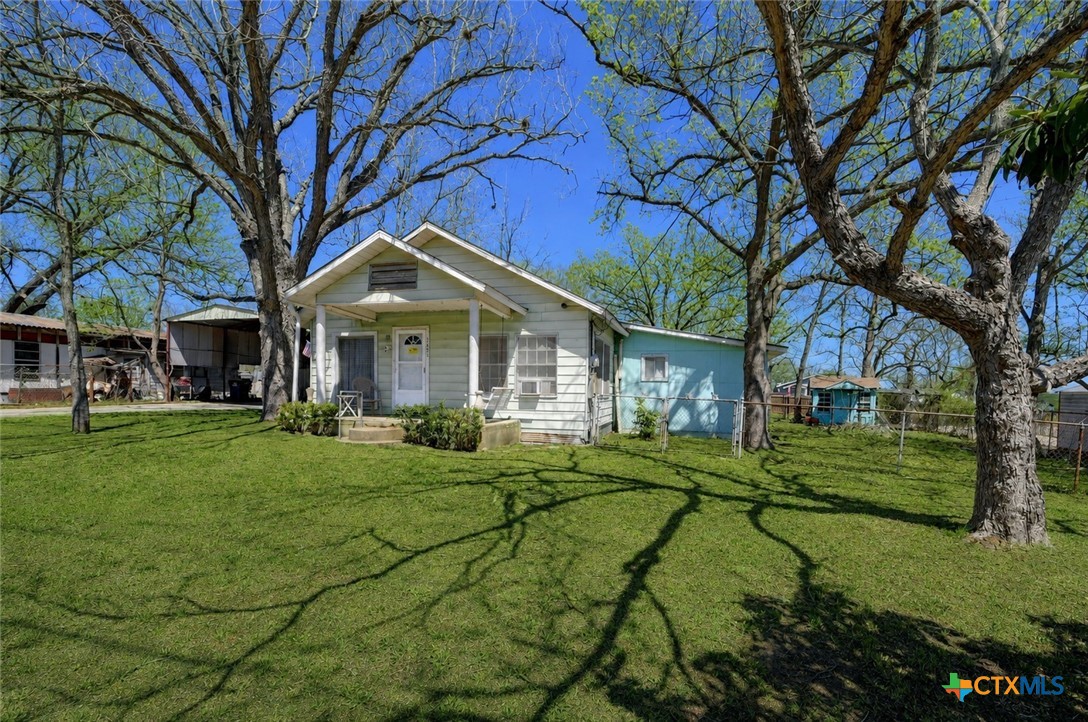 1631 E Fannin Street Property Photo 1