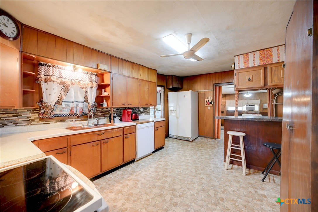 1631 E Fannin Street Property Photo 5