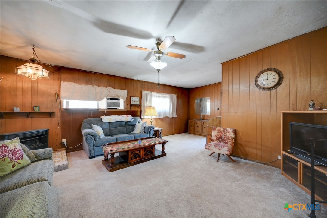 1631 E Fannin Street Property Photo 8