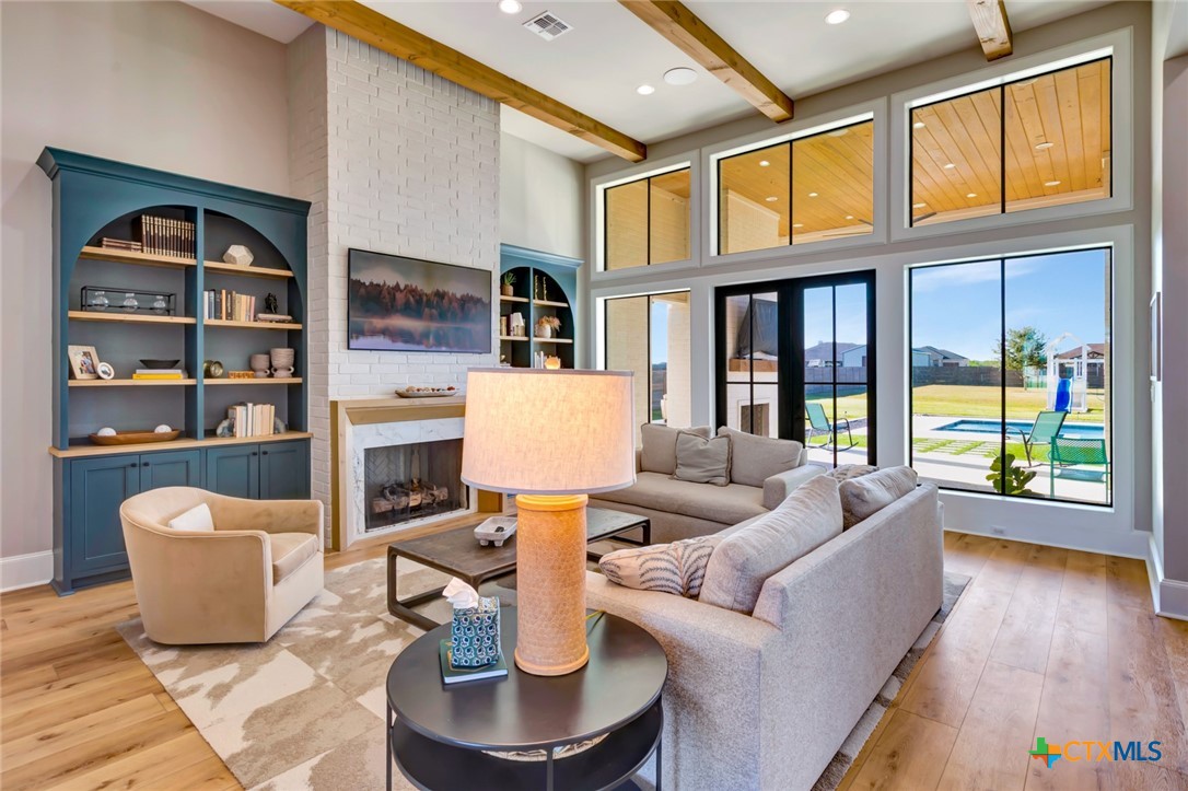 425 Sendera Loop Property Photo 9