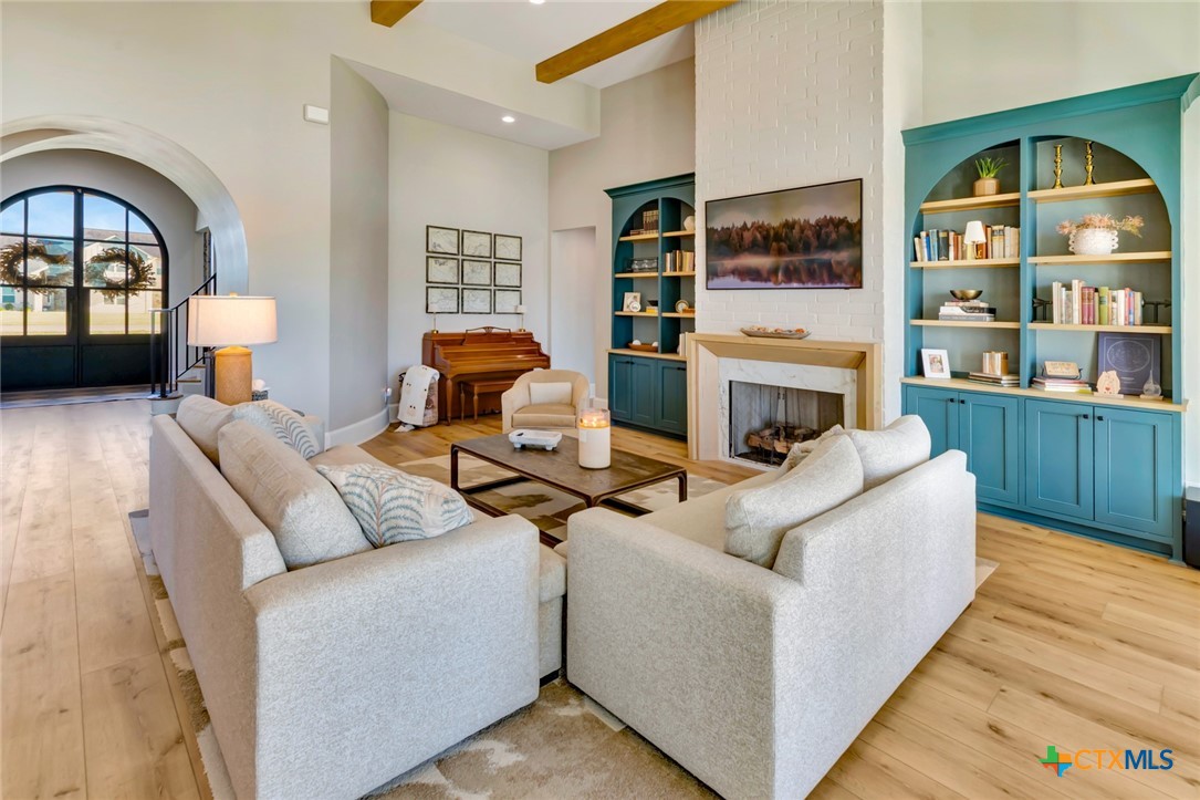 425 Sendera Loop Property Photo 10
