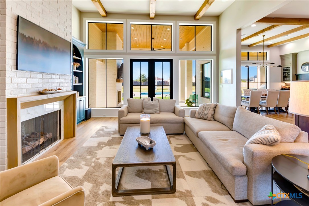425 Sendera Loop Property Photo 11