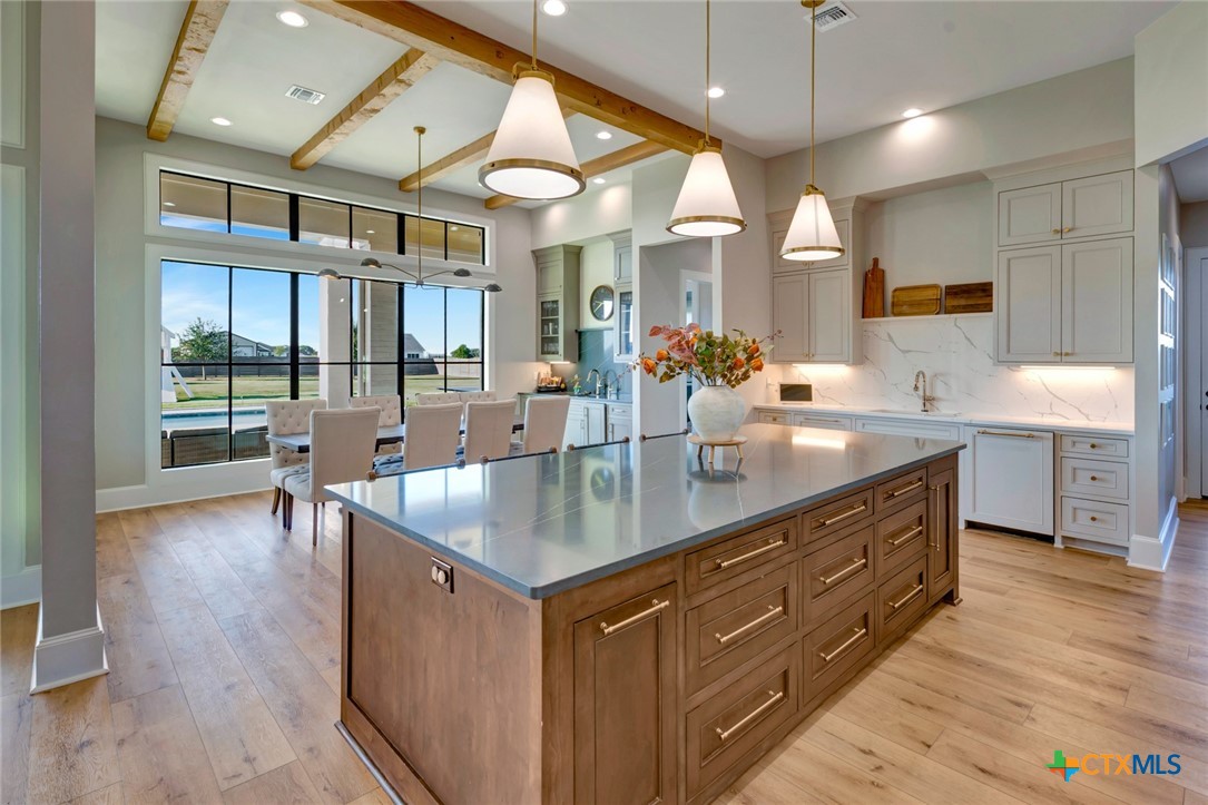 425 Sendera Loop Property Photo 13