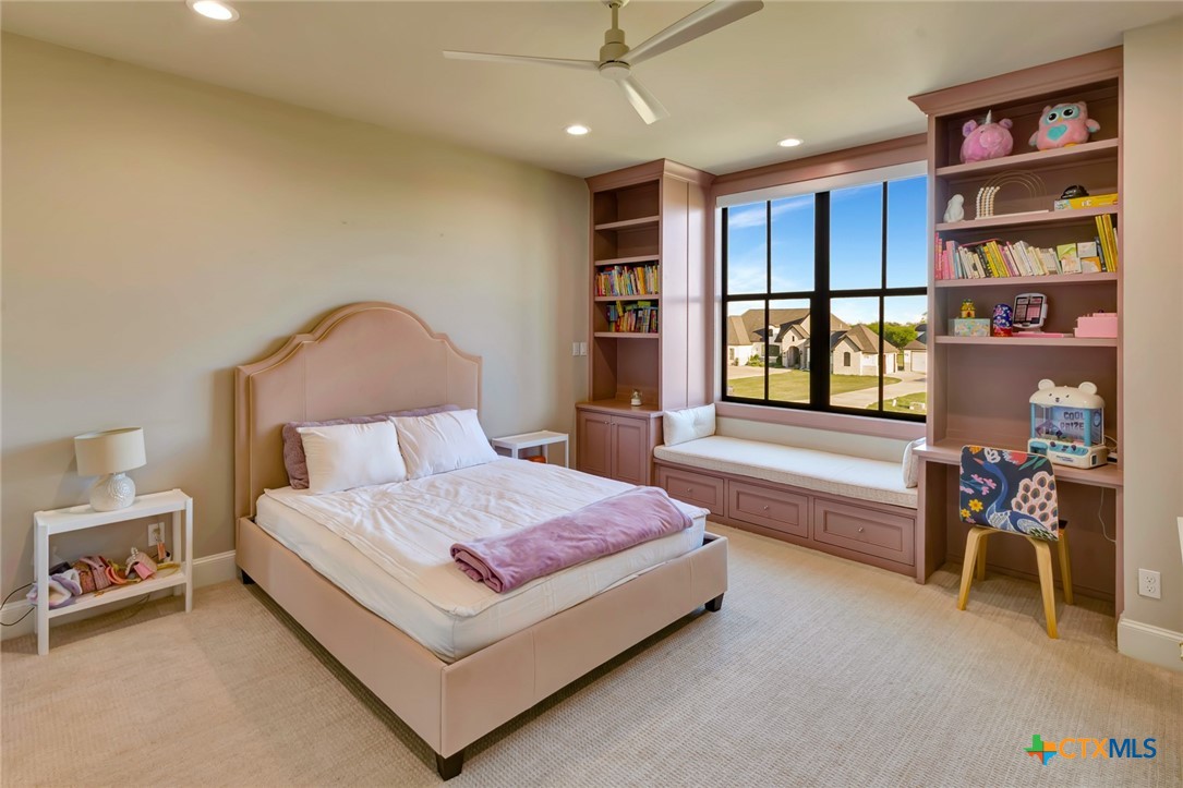 425 Sendera Loop Property Photo 31