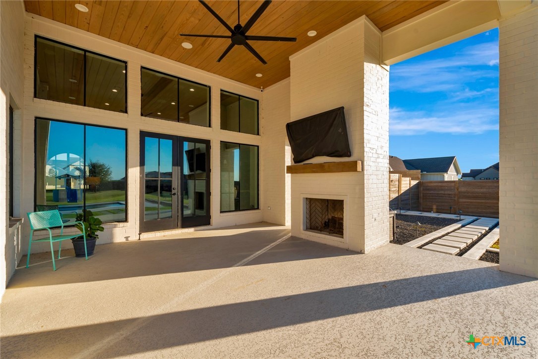 425 Sendera Loop Property Photo 34
