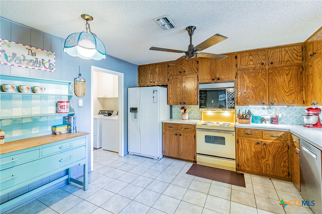 814 Estate Drive Property Photo 6