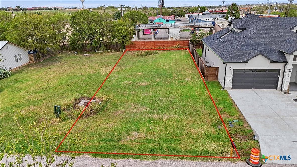 305 W Lane Avenue Property Photo 1