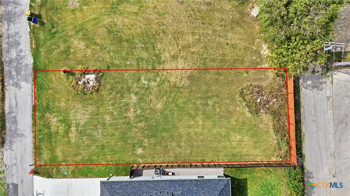 305 W Lane Avenue Property Photo 3