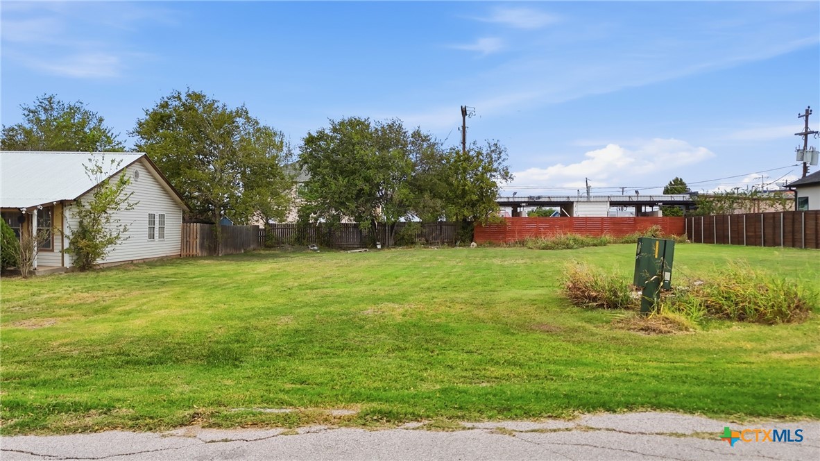 307 W Lane Ave Property Photo 3