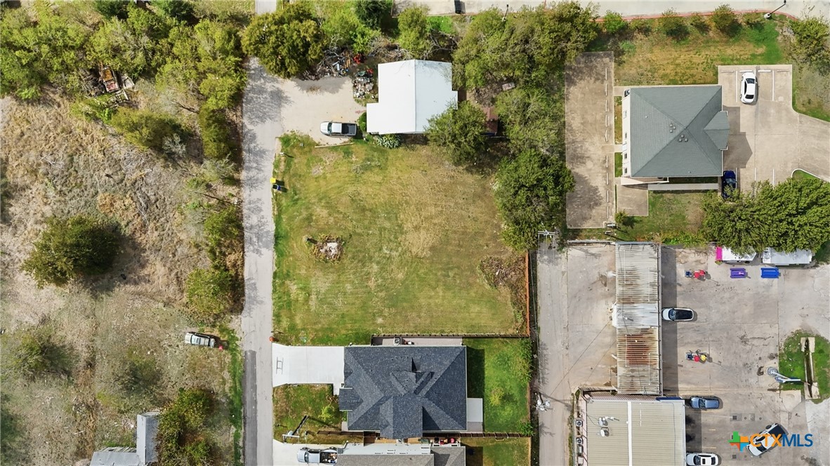 307 W Lane Ave Property Photo 6