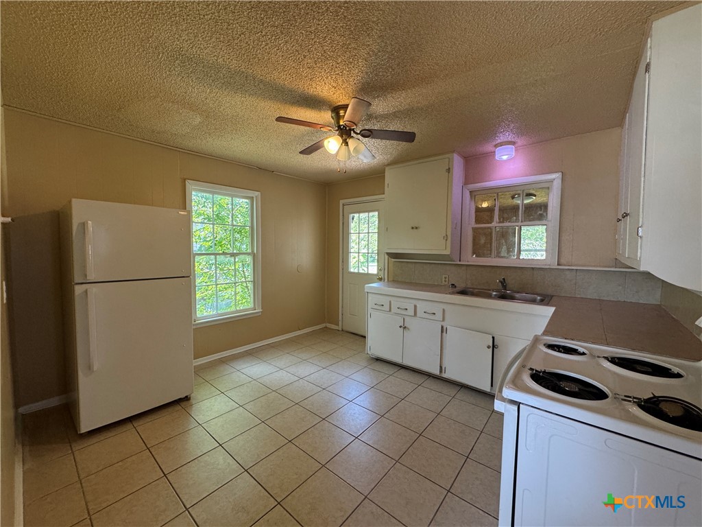 1205 E Avenue G Property Photo 4