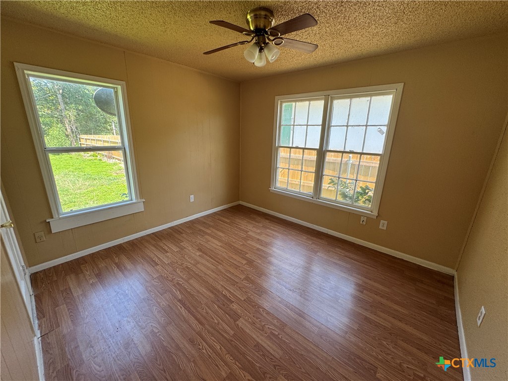1205 E Avenue G Property Photo 9