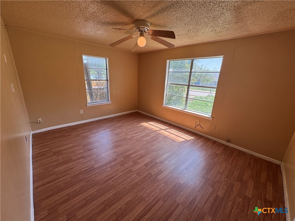 1205 E Avenue G Property Photo 11