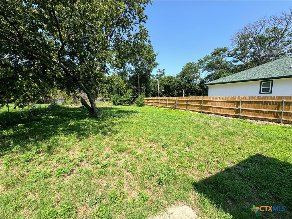 1205 E Avenue G Property Photo 12